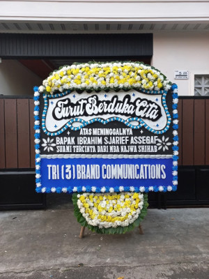 Papan Bunga Duka di Penawangan